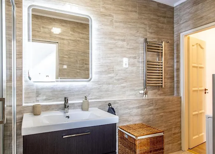 Gozsdu White Raven 504 With Free Underground Parking * بودابست