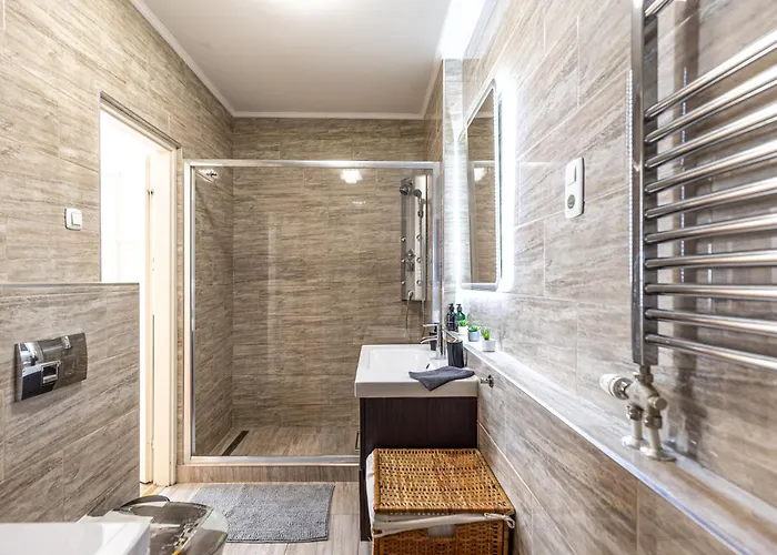 Gozsdu White Raven 504 With Free Underground Parking