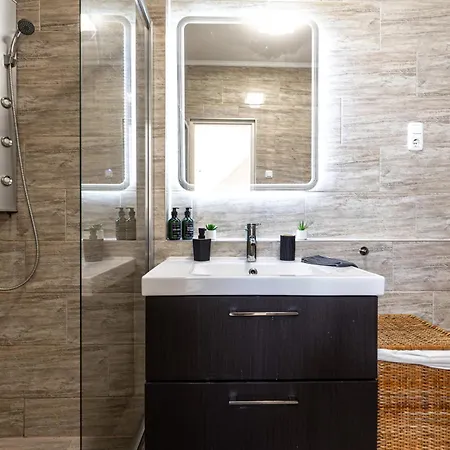 Gozsdu White Raven 504 With Free Underground Parking Apartman
